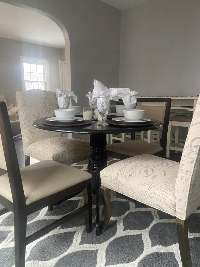 Cozy, Upstairs Apartment Pets Welcome With Fee Family Friendly Close To Everything Cleveland Exterior foto
